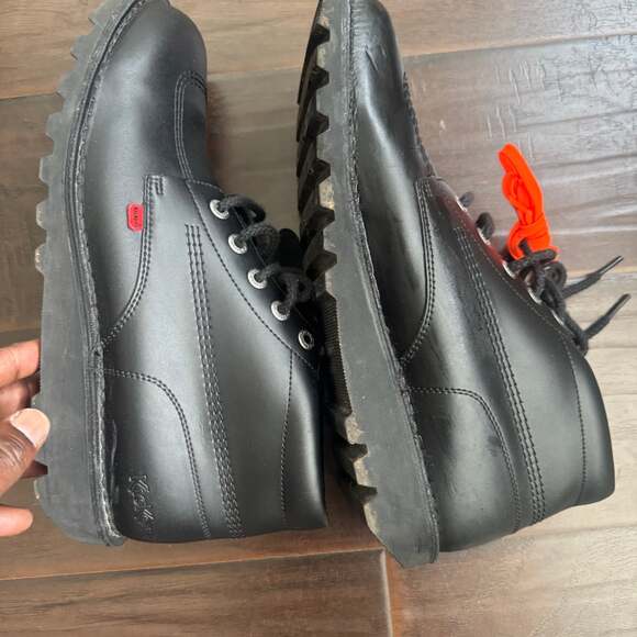 Kickers - Picture 11 of 16